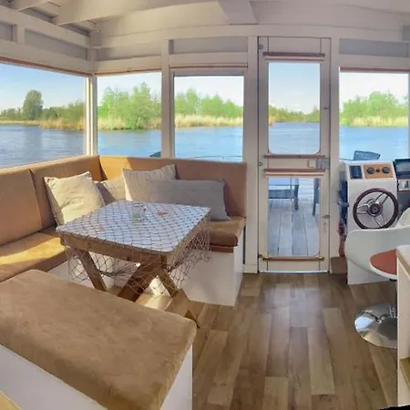 Hausboot - Schwimmende Feststehende Direkt Auf Der Havel Mit Weitblick Aufs Wasser *