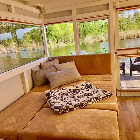 Hausboot - Schwimmende Feststehende Direkt Auf Der Havel Mit Weitblick Aufs Wasser 船屋
