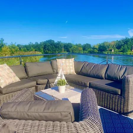 Hausboot - Schwimmende Feststehende Direkt Auf Der Havel Mit Weitblick Aufs Wasser * Кецин
