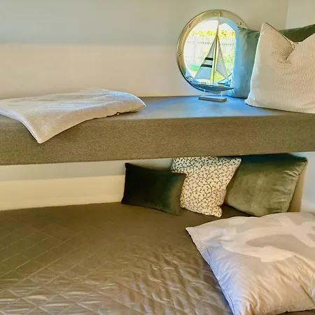 Hausboot - Schwimmende Feststehende Direkt Auf Der Havel Mit Weitblick Aufs Wasser