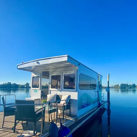 Hausboot - Schwimmende Feststehende Direkt Auf Der Havel Mit Weitblick Aufs Wasser *