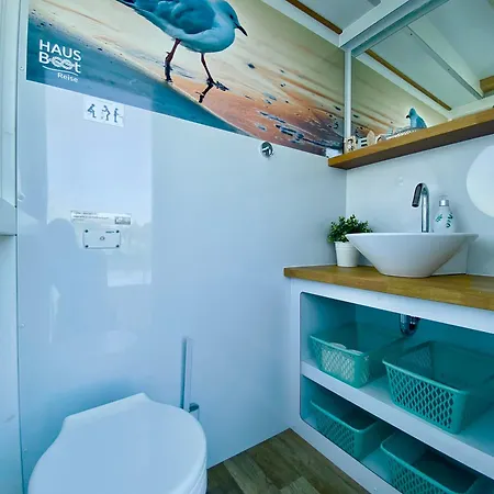 Hausboot - Schwimmende Feststehende Direkt Auf Der Havel Mit Weitblick Aufs Wasser