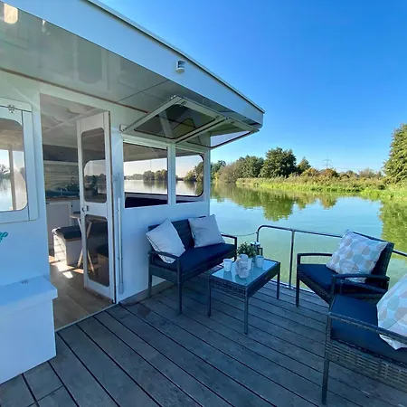 Hausboot - Schwimmende Feststehende Direkt Auf Der Havel Mit Weitblick Aufs Wasser *