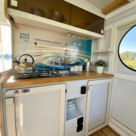 Hausboot - Schwimmende Feststehende Direkt Auf Der Havel Mit Weitblick Aufs Wasser