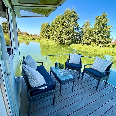 Hausboot - Schwimmende Feststehende Direkt Auf Der Havel Mit Weitblick Aufs Wasser