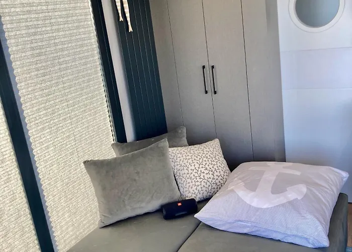 Hausboot - Schwimmende Feststehende Direkt Auf Der Havel Mit Weitblick Aufs Wasser Ketzin