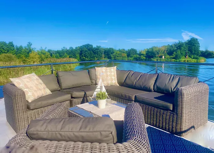 Hausboot - Schwimmende Feststehende Direkt Auf Der Havel Mit Weitblick Aufs Wasser * Ketzin