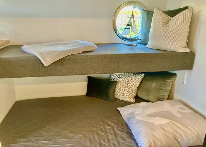 Hausboot - Schwimmende Feststehende Direkt Auf Der Havel Mit Weitblick Aufs Wasser