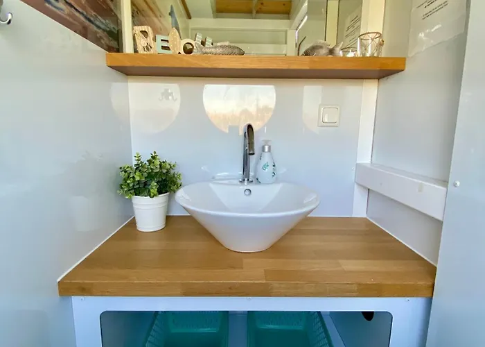 Hausboot - Schwimmende Feststehende Direkt Auf Der Havel Mit Weitblick Aufs Wasser Tekne *