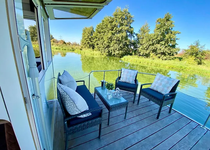 Hausboot - Schwimmende Feststehende Direkt Auf Der Havel Mit Weitblick Aufs Wasser